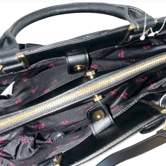 🔹️BETSEY JOHNSON 🔹️Large Quilted Puffy Hearts XODelta Satchel Bag Black - Picture 13 of 15